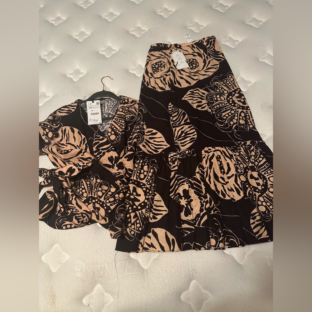 Never worn Zara blouse and skirt set